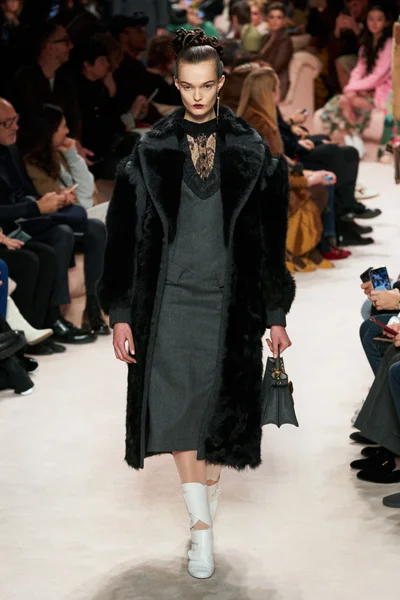 Look 11